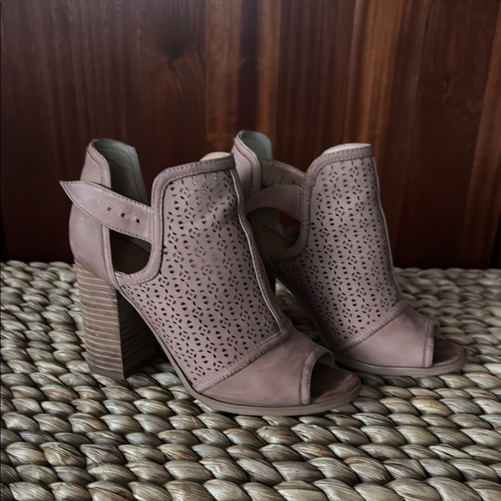 Tommy Hilfiger    Medium Brown Nubuck Peep-Toe Block Heel Sandals